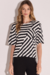 T-SHIRT FEMININA LINZZI LISTRADA COM BOLSO - loja online