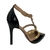 SCARPIN FEMININO COM APLICAÇÕES EM PIRÂMIDES NAS TIRAS