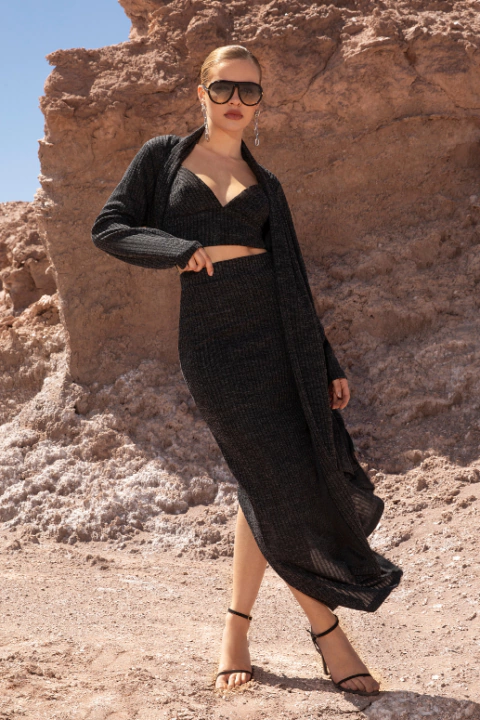 CASACO LONGO FEMININO YESKLA COM FENDAS NA LATERAL E BOLSO