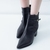 BOTA FEMININA COURO SALTO BLOCO BICO FINO DETALHE NA LATERAL - mag!