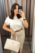 T-SHIRT FEMININA FLOR DE LIS COM DETALHE BORDADO