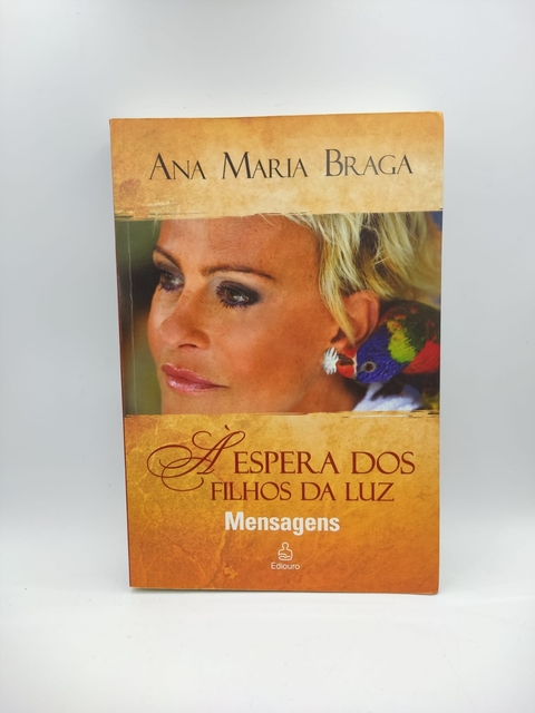À Espera dos Filhos da Luz - Autor: Ana Maria Braga (2010) [usado]