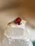 Anel Scarlet Oval em Ouro 18k com Granada Starburst e Diamantes - Carol Juste Joias