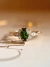 Anel Scarlet em Ouro 18k com Turmalina Verde Navete Starburst e Diamantes
