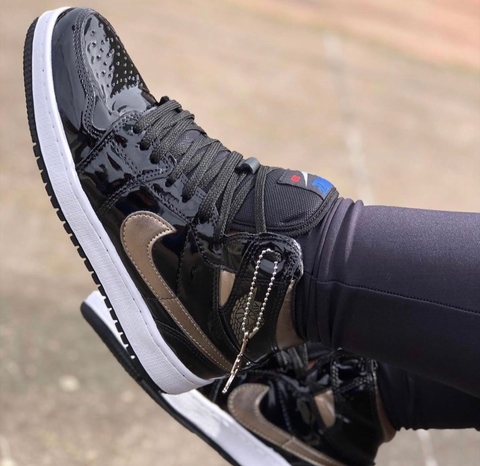 Jordan Mid Preto e Dourado