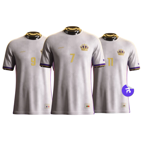 Conjunto de três camisas do Real Madrid Legends com os números 9, 7 e 11, em fundo claro e detalhes em roxo e dourado.