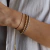 BRACELETE PETRI PRATEADO na internet