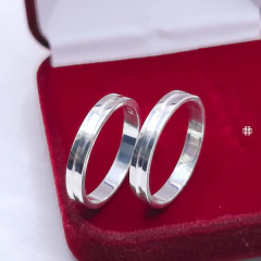 Par Aliança Lisa com Friso Espelhado (3.5mm) + Anel Solitário Grátis na internet