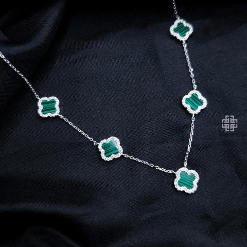 Colar Van C. Verde (Malaquita) 5 Trevos Cravejado Zircôrnia (40cm com Extensor) Prata 925