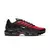 Tenis Nike TN 'Deadpool' Air Max TN Plus, com design em preto e vermelho, apresentando detalhes em prata.
