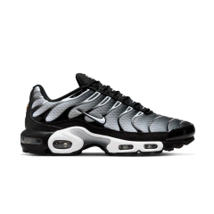 Tênis Nike Air Max TN Plus na cor Black Metallic com detalhes em preto e cinza