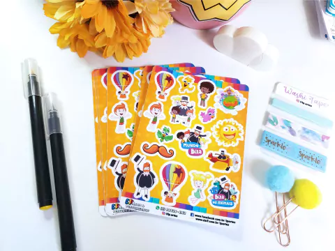 Cartela de adesivos coloridos do personagem Bita, com ilustrações infantis e elementos divertidos, 