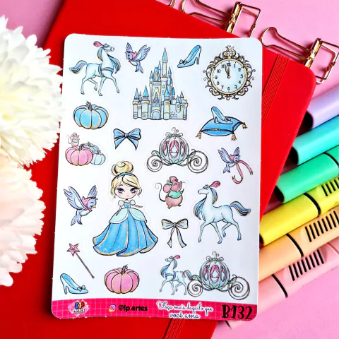 Cartela de adesivos da Cinderela com ilustrações de princesas, castelos, animais e elementos da história.