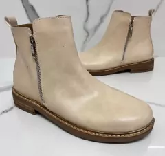 BOTAS BAJAS ECO CUERO LILA LIZ