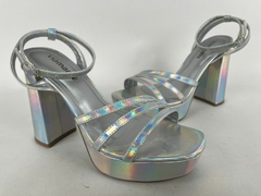 SANDALIAS FIESTA PLATAFORMA BAJA CHAROL VIA MARTE en internet