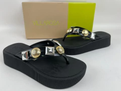 SANDALIAS OJOTAS URBANAS CHAROL VILLAROSA en internet