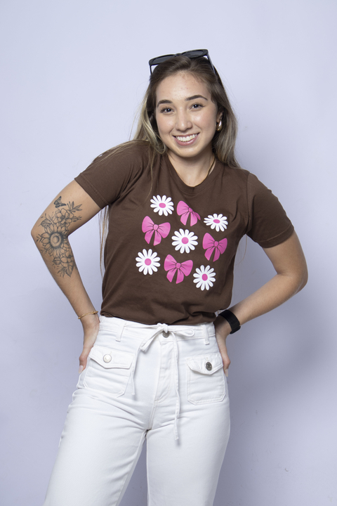 T-shirt Laço & Margarida - Marrom - comprar online