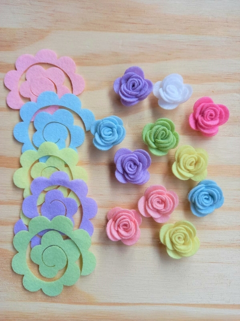 Flor Espiral em Feltro 12 unidades Mod-1