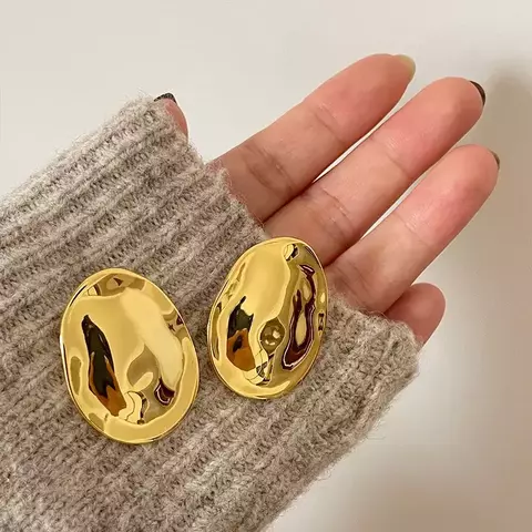 Brinco martelado organico