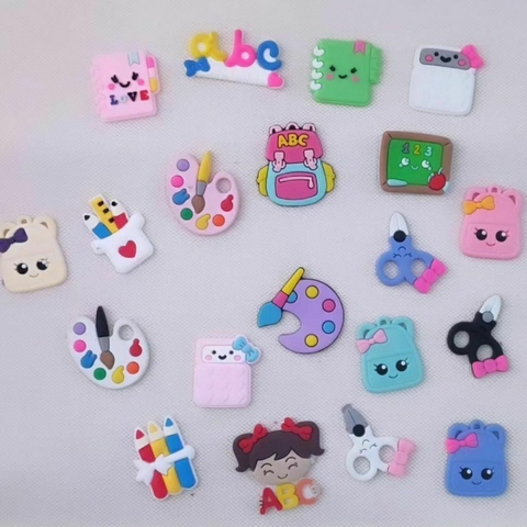 Aplique emborrachado volta as aulas - escola - abc