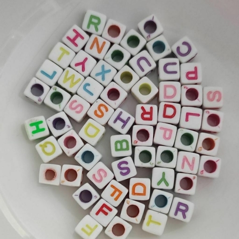 Miçanga Letras coloridas Quadrado - Consoantes