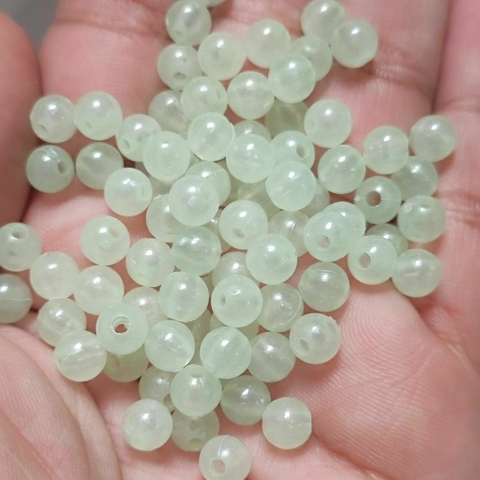 Miçanga Bolinha leitosa natural brilha no escuro (6mm)