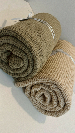 Manta Pie de Cama Cubre Sillón NIDO DE ABEJA BEIGE 180cm x 130cm - estilovivohome