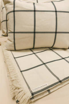 Set de pie de cama con fundas de almohadón CUADROS ZARA en internet