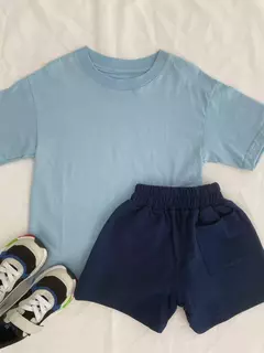 Remera Lisa Celeste en internet