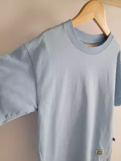 Remera Lisa Celeste - comprar online