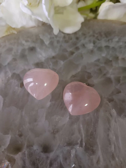 Pingente de Coração de Quartzo Rosa – Amor-Próprio e Cura do Coração