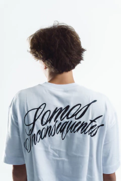 BUNDLE MERCH "SOMOS INCONSEQUENTES" na internet