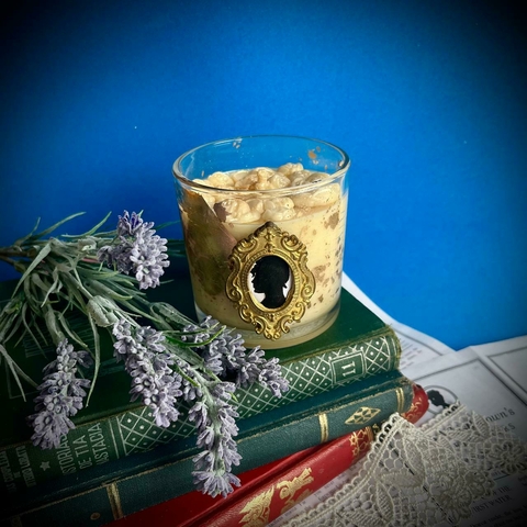 Lady Whistledown - Bridgerton