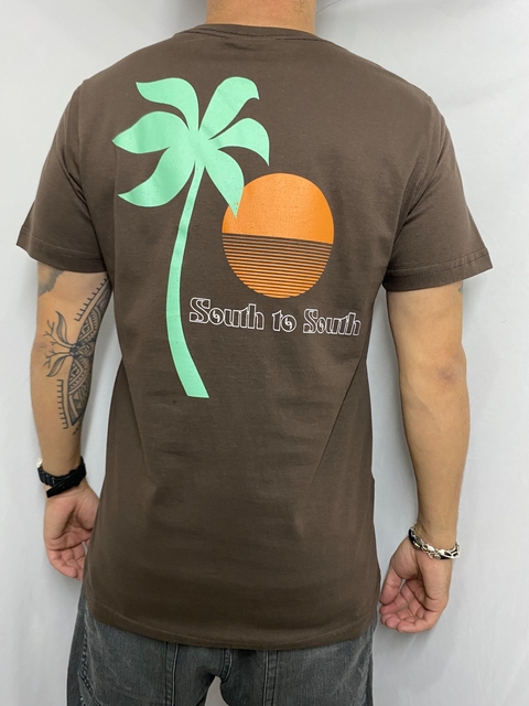 camiseta South To South Marrom Coqueiro