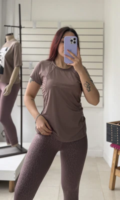 Remera Dryfit adobe