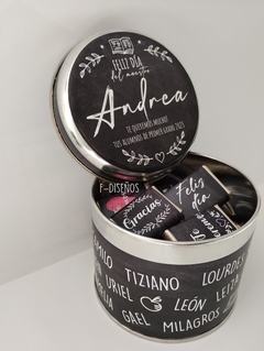 Lata con 50 chocolates regalo especial personalizado día del maestro dia de la madre - F-Diseños 