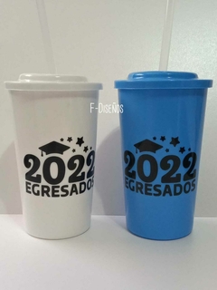 Souvenir vaso con tapa y sorbete personalizado con vinilo - F-Diseños 