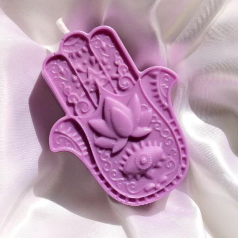 Vela Aromática Decorativa Hamsa / Mão de Fátima Roxa - 80g - comprar online