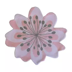 Tapete infantil em formato de flor com cores rosa e detalhes em cinza.