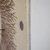 Visão detalhada do Tapete Leão para quarto infantil, destacando suas texturas e bordas.
