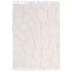 Tapete de algodão branco com relevo imitando pedras, perfeito para ambientes infantis.