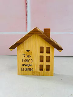 CASINHA DE BAMBU E MADEIRA TECA
