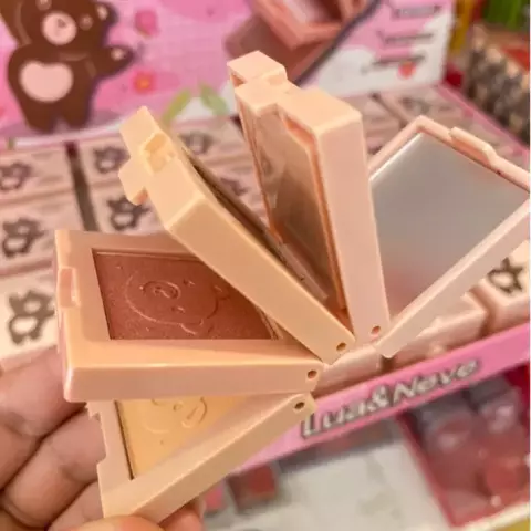 Mini Quarteto 4 em 1 Blush Contorno Iluminador e Pó Compacto - Lua e Neve - comprar online