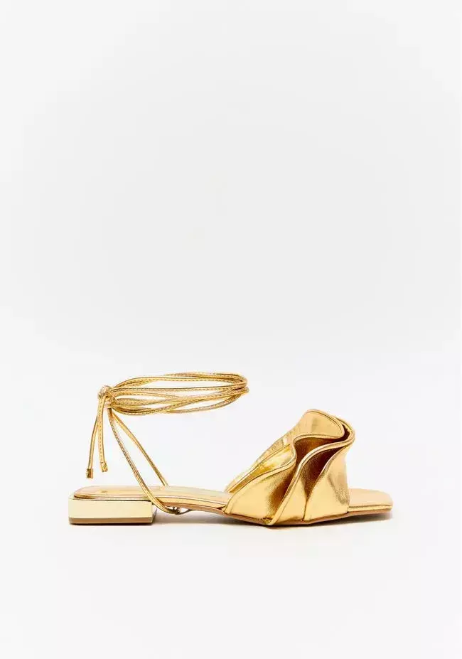 RASTEIRA LANÇA PERFUME COM AMARRAÇÃO