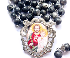 Terço São José (Aço Inox) - Pedra Natural Labradorita. na internet