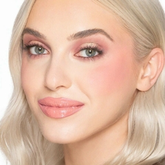 Cloud Crush Blurring Blush en internet