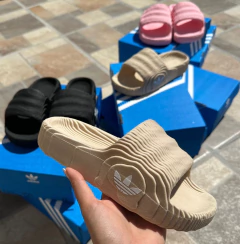 Chanclas Adidas ADILETTE- Beige - comprar online