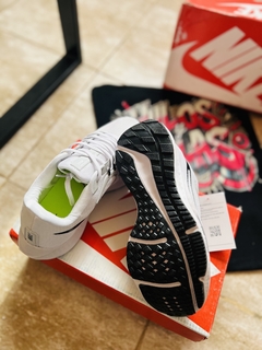 Nike zoom pegasus- Blancas - Hilosyperlas - venta de calzado por mayor y menor.