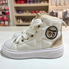 Tênis Branco e Dourado Pampili na internet