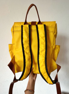 Mochila Aninha Amarela na internet
